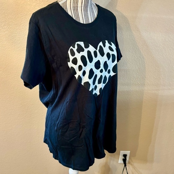 NEW Heart Tee XL Black White Heart Animal Print 100% Cotton Short Sleeves - Picture 5 of 13